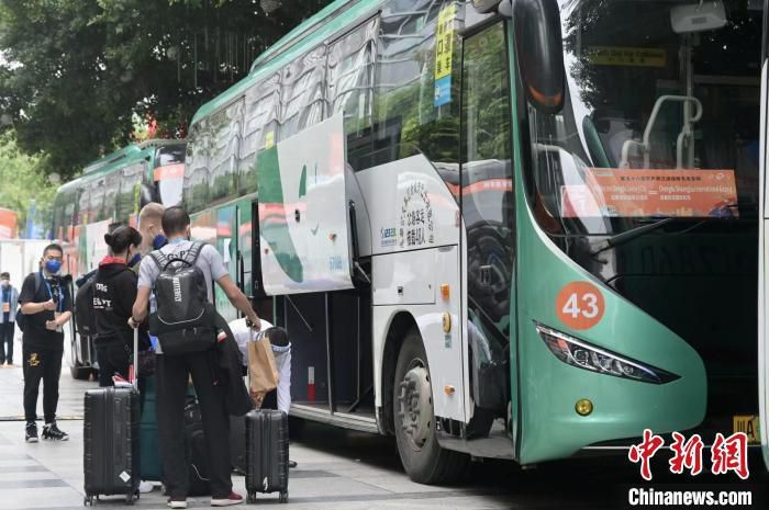 今夏，阿森纳就曾尝试引进道格拉斯-路易斯，但没有成功，英格兰媒体已经表示，阿森纳未来还会再次尝试签下他，甚至可能在冬窗就再次报价。